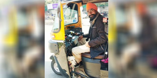 Auto Driver Refuses To Leave Pet Dog When at Work, Wins Hearts