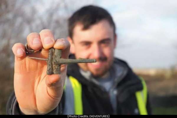 Ancient Remains of Roman Lap Dog Unearthed at Popular Walking Spot in Oxfordshire